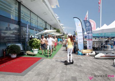 2 hôtesses en hoverboard pour le Yacht Club Monaco et le Solar Energy Boat Challenge - Riviera Pub - Street Marketing Nice, Cannes, Monaco