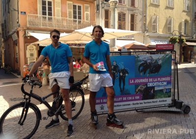 Vélo Publicitaire et tournée des plages pour Decathlon - Riviera Pub - Street Marketing Nice, Cannes, Monaco