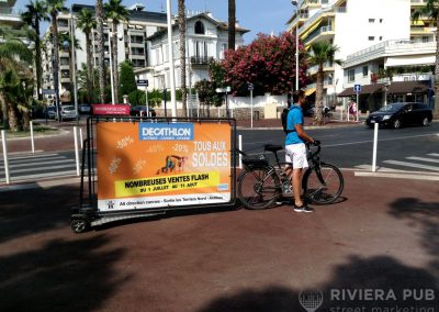 Vélo Publicitaire et distribution de flyers pour Decathlon - Riviera Pub - Street Marketing Nice, Cannes, Monaco