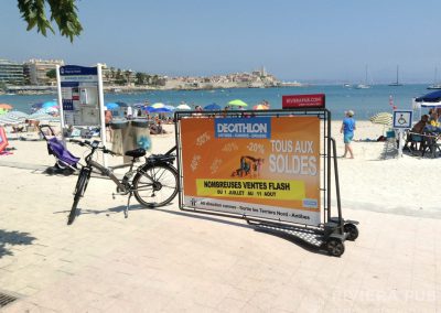 Vélo Publicitaire et distribution de flyers pour Decathlon - Riviera Pub - Street Marketing Nice, Cannes, Monaco