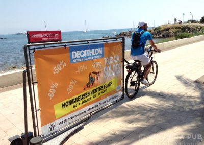 Vélo Publicitaire et distribution de flyers pour Decathlon - Riviera Pub - Street Marketing Nice, Cannes, Monaco