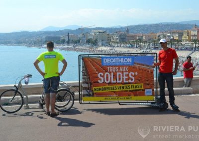 Vélo Publicitaire et distribution de flyers pour Decathlon - Riviera Pub - Street Marketing Nice, Cannes, Monaco