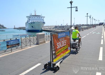 Vélo Publicitaire et distribution de flyers pour Decathlon - Riviera Pub - Street Marketing Nice, Cannes, Monaco