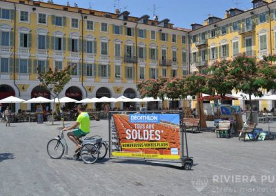 Vélo Publicitaire et distribution de flyers pour Decathlon - Riviera Pub - Street Marketing Nice, Cannes, Monaco