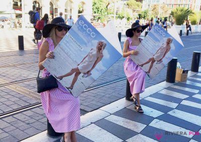 4 hôtesses, magazines géants et vélo publicitaire pour ECCO - Riviera Pub - Street Marketing Nice, Cannes, Monaco