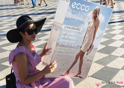 4 hôtesses, magazines géants et vélo publicitaire pour ECCO - Riviera Pub - Street Marketing Nice, Cannes, Monaco