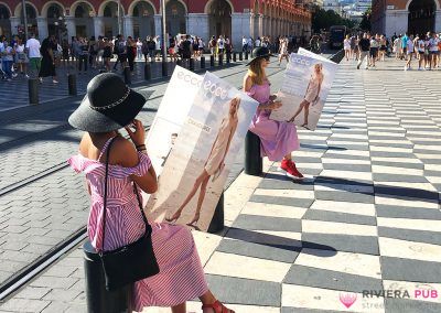 4 hôtesses, magazines géants et vélo publicitaire pour ECCO - Riviera Pub - Street Marketing Nice, Cannes, Monaco