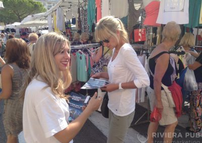 2 hôtesses et distribution de flyers pour Toyota - Riviera Pub - Street Marketing Nice, Cannes, Monaco