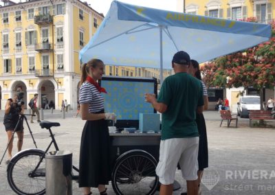 Hôtes et vélo triporteur pour Air France - Riviera Pub - Street Marketing Nice, Cannes, Monaco