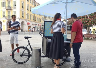 Hôtes et vélo triporteur pour Air France - Riviera Pub - Street Marketing Nice, Cannes, Monaco