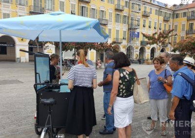 Hôtes et vélo triporteur pour Air France - Riviera Pub - Street Marketing Nice, Cannes, Monaco