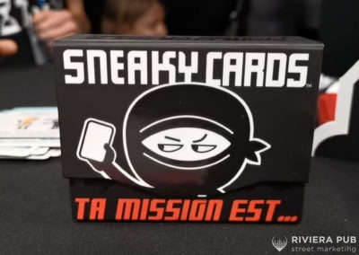 boite de jeu sneaky cards en gros plan